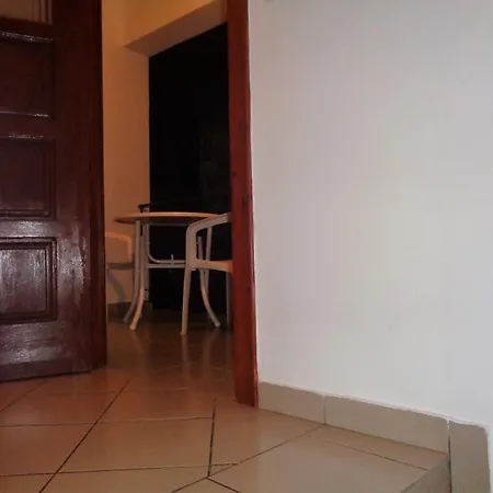 Jenny's ηouse